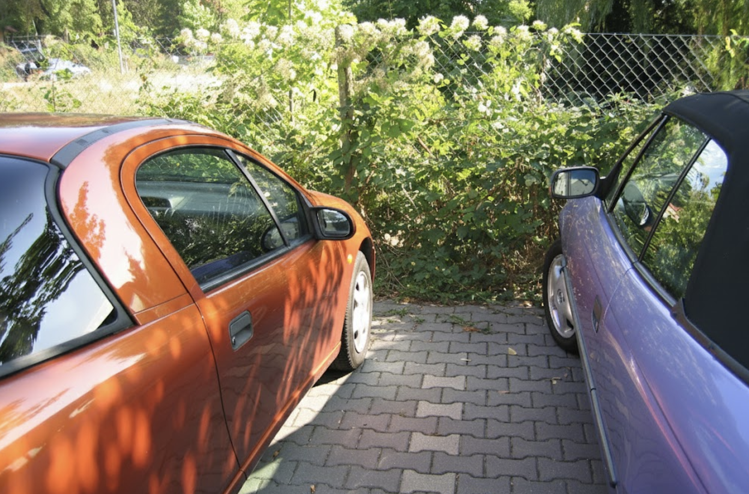 Hans Knapperts Busch Straße Maihälden Blick Richtung Maihaeldenspielplatz 2003 - Bereich hinter dem Zaun